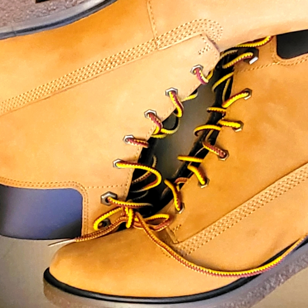Timberland Brinda lace up boots sz. 7 new in box